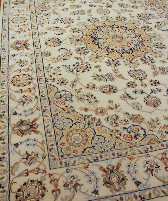 Nain Rug #5887 Size: 5’X7′